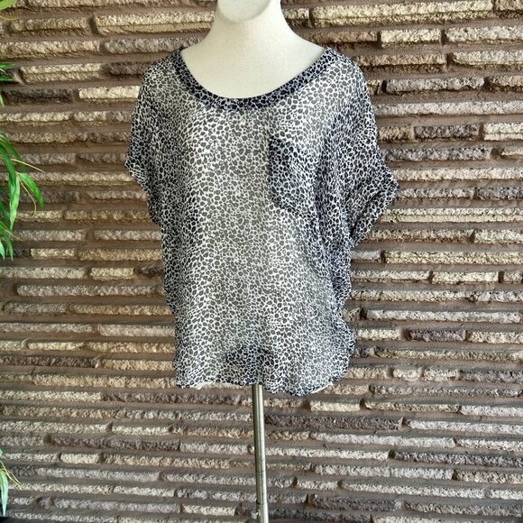 Joie 100% Silk Black White Animal Print Sheer Short Sleeve Blouse Size Small - Picture 9 of 9
